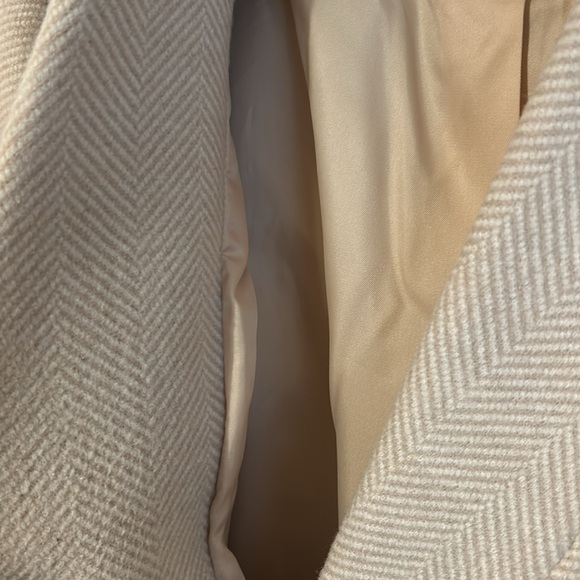 Ladies Winter Coat - Picture 6 of 10